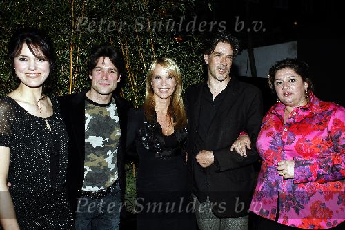 Hilversum 25 april 2006
Presentatie dvd Gooische vouwen in Musk.
Susan Visser  Linda de Mol en Annet Malherbe en Daniel Boissevain