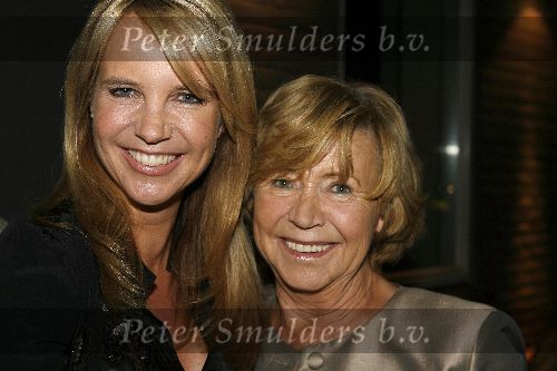 Hilversum 25 april 2006
Presentatie dvd Gooische vouwen in Musk.
Linda de Mol  en haar moeder