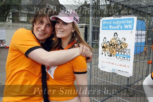 Amsterdam 23 april 2006
Voetballen voor SOS kinderdorpen in Amsterdam.
Lodewijk Hoekstra en Fabienne de Vries