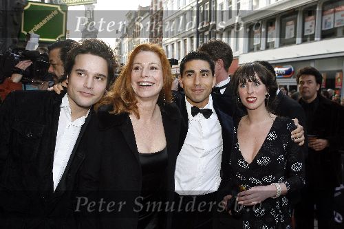 Amsterdam 26 april 2006
premiere Mission Impossible in Tuschinski.
Marian Mudder met een vriend en Mimoun Oaissa met een vriendin
