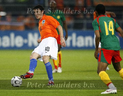 Zaterdag, 27 Mei 2006 Vriendschappelijke interland op weg naar het WK 2006 Nederland-Kameroen, eindstand 1-0
Mark v Bommel
© Edwin van Zandvoort