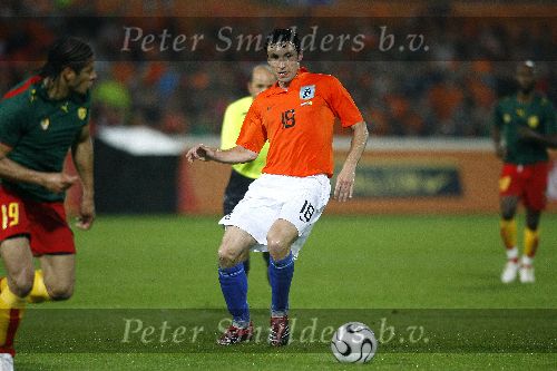 Zaterdag, 27 Mei 2006 Vriendschappelijke interland op weg naar het WK 2006 Nederland-Kameroen, eindstand 1-0
Mark v Bommel
© Edwin van Zandvoort