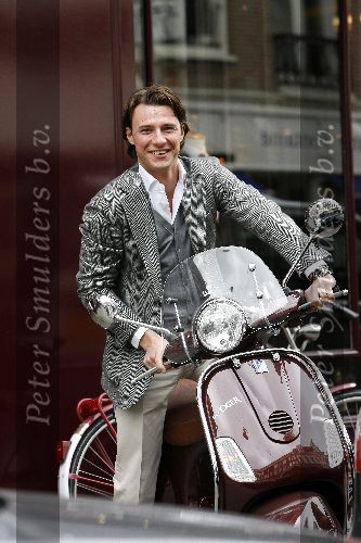 Amsterdam 28 april 2006
Martijn Lusink op Oger Vespa scooter