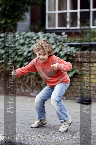 Amsterdam 21 april 2006
Ruud Gullit en zijn zoon Maxim aan het voetballen op straat