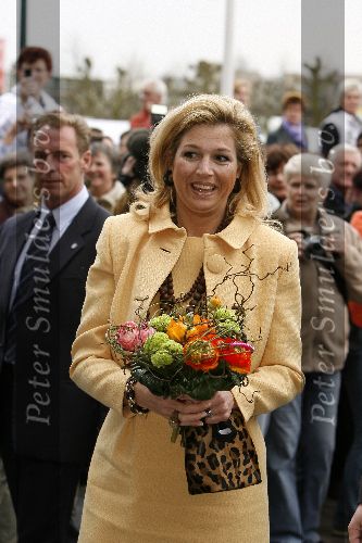 Heesch 19 april 2006
Prinses Maxima en Prins Edward bij uitreiking onderscheidingen aan studenten. Met tijgerprint tas