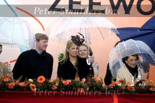 Zeewolde 29 april 2006
Koninginnedag 2006 in Almere en Zeewolde.
Prinses Maxima en Prins Willem Alexander en Prinses Margriet