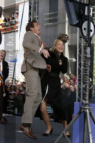 Almere 29 april 2006
Koninginnedag 2006 in Almere en Zeewolde.
Prinses Maxima en Prins Maurits bij virtueel koekhappen
