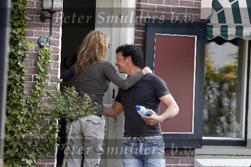 Loosdrecht  12 mei 2006
Milika Peterzon verlaat  samen met haar nieuwe vriend Jurgen Smit  haar huis