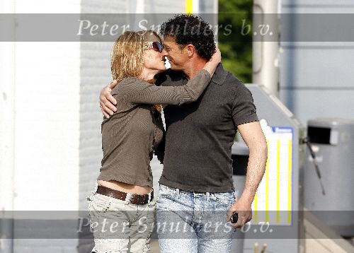 Amersfoort 12 mei 2006
Milika Peterzon samen met haar nieuwe vriend Jurgen Smit kussend