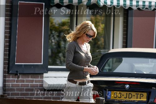 Loosdrecht  12 mei 2006
Milika Peterzon verlaat  samen met haar nieuwe vriend Jurgen Smit  haar huis