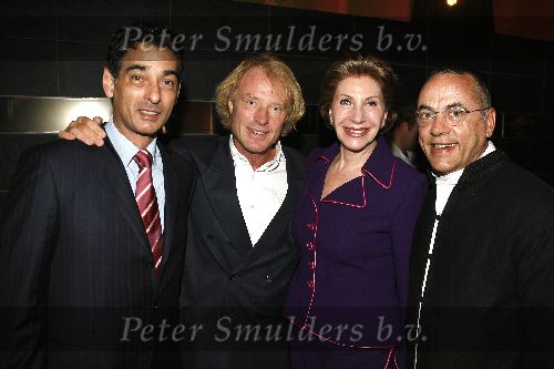 Amsterdam 19 april 2006
Veiling voor Child Right in Hotel Arena.
Jacob Gelt Dekker met Oscar hammerstein Tonny Tunissen en Gerard Spong