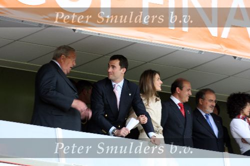 Eindhoven, 10 Mei 2006 Finale UEFA Cup Seizoen 2005/2006 tussen Middlesbrough FC-FC Sevilla, eindstand 0-4
Prins Felipe samen met zijn vrouw oud TV Journaliste Letizia Ortis Rocasolano op de eretribune
© Edwin van Zandvoort
