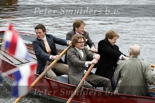 Almere 29 april 2006
Koninginnedag 2006 in Almere en Zeewolde.
Prins Maurits Prins Floris Prins Pieter Christiaan Prins Bernhard en pieter v Vollenhoven in boot