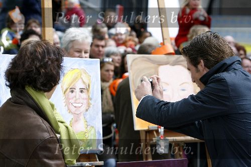 Almere 29 april 2006
Koninginnedag 2006 in Almere en Zeewolde.
Prins Maurits met fotocamera