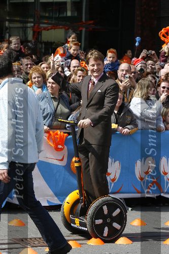 Almere 29 april 2006
Koninginnedag 2006 in Almere en Zeewolde.
Prins Pieter Christiaan met gsm