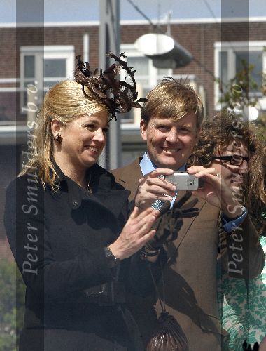 Almere 29 april 2006
Koninginnedag 2006 in Almere en Zeewolde.
Prins Willem Alexander met digitale fotocamera