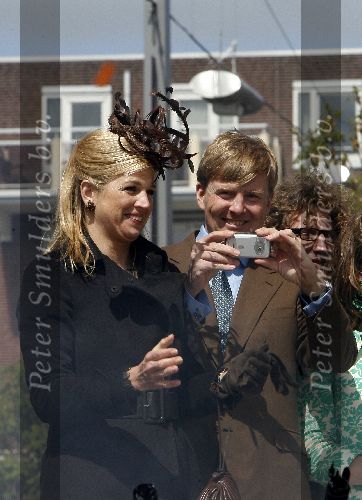 Almere 29 april 2006
Koninginnedag 2006 in Almere en Zeewolde.
Prins Willem Alexander  met digitale fotocamera en Maxima
