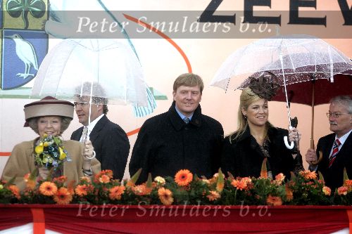 Zeewolde 29 april 2006
Koninginnedag 2006 in Almere en Zeewolde.
Prinses Maxima en Prins Willem Alexander en Koningin Beatrix