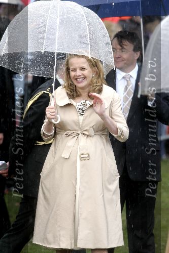 Zeewolde 29 april 2006
Koninginnedag 2006 in Almere en Zeewolde.
 Prinses mabel en Prins Friso in de regen met paraplu