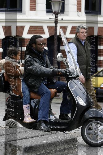 Amsterdam 25 maart 2006
Regilio Tuur met dochtertje op vespa scooter
