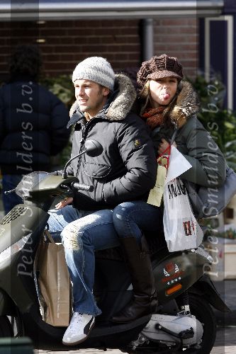 Amsterdam 25 maart 2006
Winston Gerschtanowitz met Renate Verbaanop vespa scooter.
Renate steekt tong uit