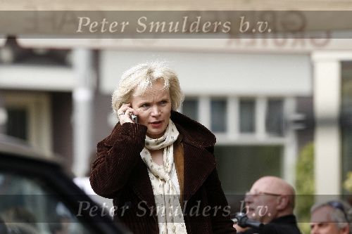 Amsterdam  27 april 2006
Rene Soutendijk met gsm op straat