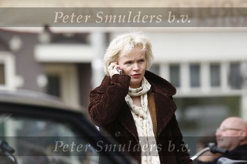 Amsterdam  27 april 2006
Rene Soutendijk met gsm op straat