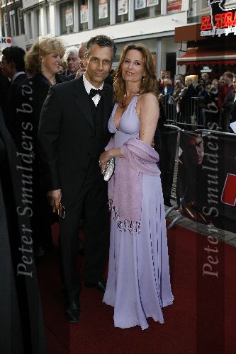 Amsterdam 26 april 2006
premiere Mission Impossible in Tuschinski.
Robert Schoemacher met vriendin Claudia