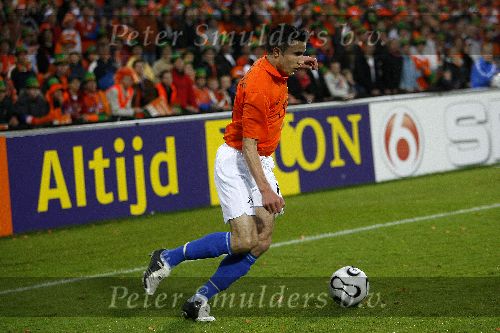 Zaterdag, 27 Mei 2006 Vriendschappelijke interland op weg naar het WK 2006 Nederland-Kameroen, eindstand 1-0
Robin v Persie
© Edwin van Zandvoort