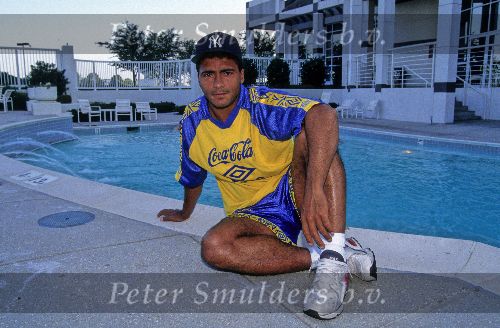 USA, 6 Juli 1994 Romario, spelend voor Brazielie zittend aan het zwembad bij zijn hotel en uitrustend na de gewonnen wedstrijd tegen Nederland