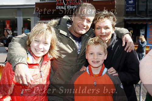 Amsterdam 16 april 2006
Premiere Astrid en de Vikingen in Tuschinski.
Ron Boszhard met vrouw en kinderen