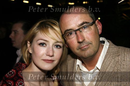 Amsterdam 7 maart 2006
Premiere ik omhels je met 1000 armen in Pathe arena.
Ronald Giphart met Carice v Houten