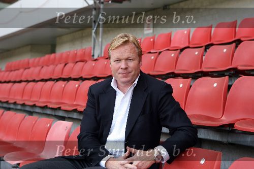 Eindhoven, 11 Mei 2006 Ronald koeman, de nieuwe trainer van landskampioen PSV in het stadion