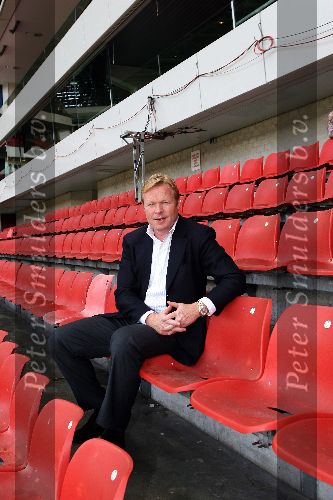Eindhoven, 11 Mei 2006 Ronald koeman, de nieuwe trainer van landskampioen PSV in het stadion
© Peter Smulders BV Eindhoven