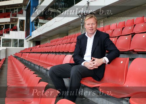 Eindhoven, 11 Mei 2006 Ronald koeman, de nieuwe trainer van landskampioen PSV in het stadion