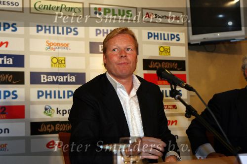 Eindhoven, 11 Mei 2006 Ronald koeman, de nieuwe trainer van landskampioen PSV tijdens de persconferentie