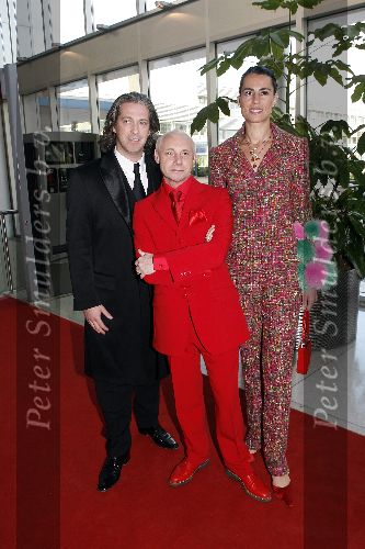 Amsterdam 9 april 2006
Premiere Black Pinocchio in de RAI.
Ronald Kolk met compagnon en model