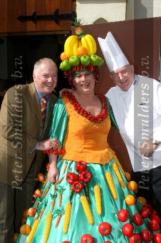 Kaatsheuvel, 26 Maart 2006 
De Efteling groot feest met 15000 gasten georganiseerd door Princess  Cas Spijkers en Ronnie Tober bij het fruitmeisje.