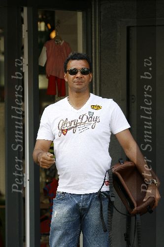 Amsterdam 4 mei 2006
 Ruud Gullit aan het winkelen