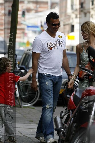 Amsterdam 4 mei 2006
 Ruud Gullit aan het winkelen