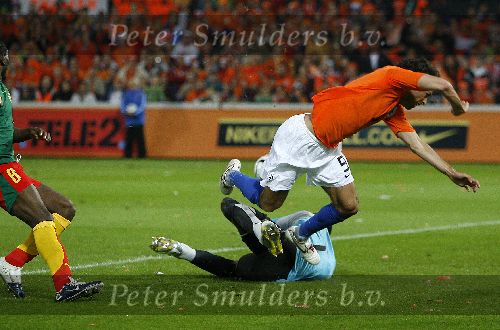 Zaterdag, 27 Mei 2006 Vriendschappelijke interland op weg naar het WK 2006 Nederland-Kameroen, eindstand 1-0
Ruud v Nistelrooy
© Edwin van Zandvoort