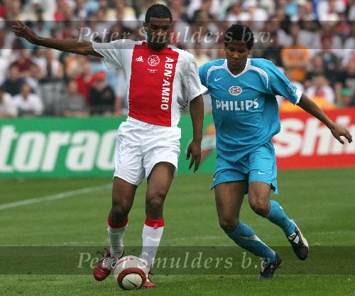 Rotterdam, 7 Mei 2006
Finale KNVB Beker AJAX-PSV, eindstand 2-1
Ryan Babel in duel met Michael Lamey
© Foto Edwin an Zandvoort