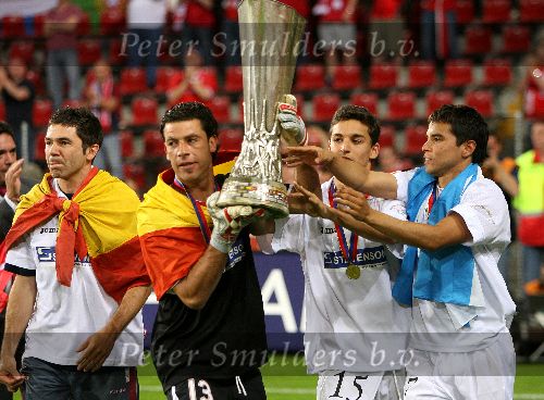 Eindhoven, 10 Mei 2006 Finale UEFA Cup Seizoen 2005/2006 tussen Middlesbrough FC-FC Sevilla, eindstand 0-4
Blijdschap en huldiging van de selektie van FC Sevilla
© Edwin van Zandvoort
