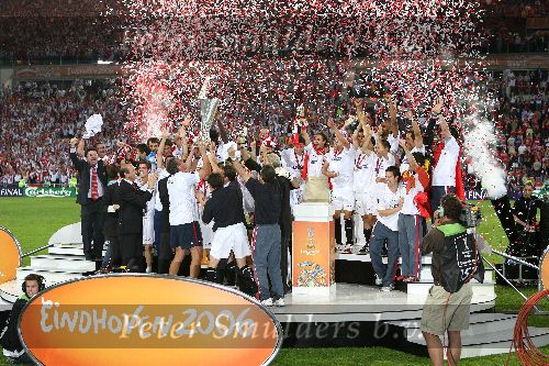 Eindhoven, 10 Mei 2006 Finale UEFA Cup Seizoen 2005/2006 tussen Middlesbrough FC-FC Sevilla, eindstand 0-4
Blijdschap bij de selektie van FC Sevilla
© Edwin van Zandvoort