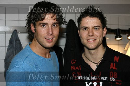 Arnhem 21 maart 2006
Optreden Jan Smit in de Rijnhal.
Simon Keizer en Nick Schilder (blauw shirt)