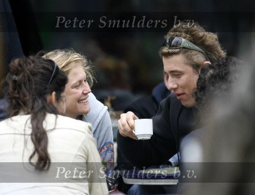 Amsterdam 23 april 2006
Sophie Hillebrand met haar vriendje Waldemar Torenstra op terras