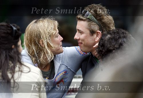 Amsterdam 23 april 2006
Sophie Hillebrand met haar vriendje Waldemar Torenstra op terras kussend