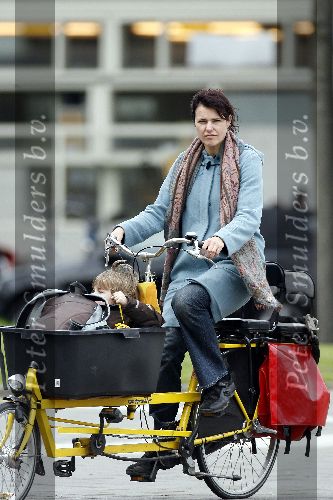 Amsterdam 20 april 2006
Susan Visser met  zoontje in bakfiets
