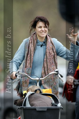Amsterdam 20 april 2006
Susan Visser met  zoontje in bakfiets
