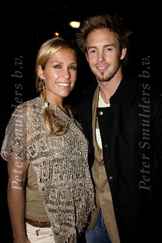 Amsterdam 7 maart 2006
Premiere ik omhels je met 1000 armen in Pathe arena.
Tanja Jess en Charly Luske
